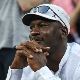 Michael Jordan'ın ayakkabıları 560 bin dolara satıldı