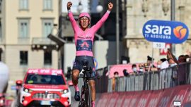 İtalya Bisiklet Turu'nda şampiyon Egan Bernal