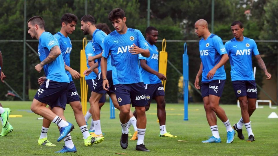 Fenerbahçe, hazırlıklarını İstanbul’da sürdürüyor