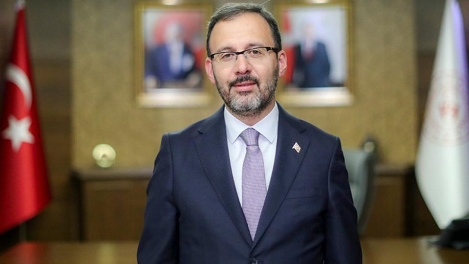 Bakan Kasapoğlu Semih Saygıner’i kutladı