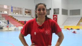Milli hentbolcu Beyza Karaçam İsveç'e transfer oldu