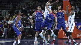 Anadolu Efes'in rakibini Fenerbahçe Beko belirleyecek