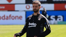 Beşiktaş'a iki futbolcudan kötü haber