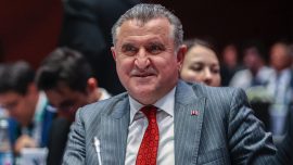 Bakan Bak'tan 'Filenin Sultanları'na tebrik mesajı